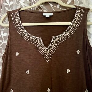 J JILL Embroidered sleeveless top. Small Petite